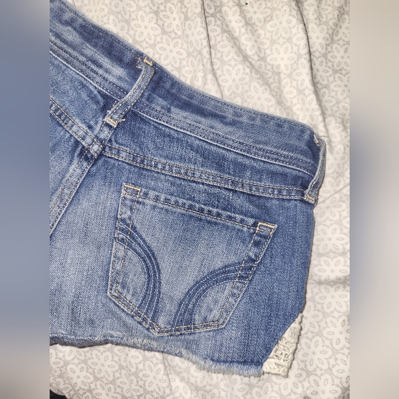 Womens Low Rise Hollister Short Shorts with floral lace side detailing - Picture 2 of 5